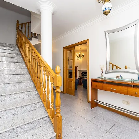 Family House In Amorosa, Northern Portugal بيت للعطل