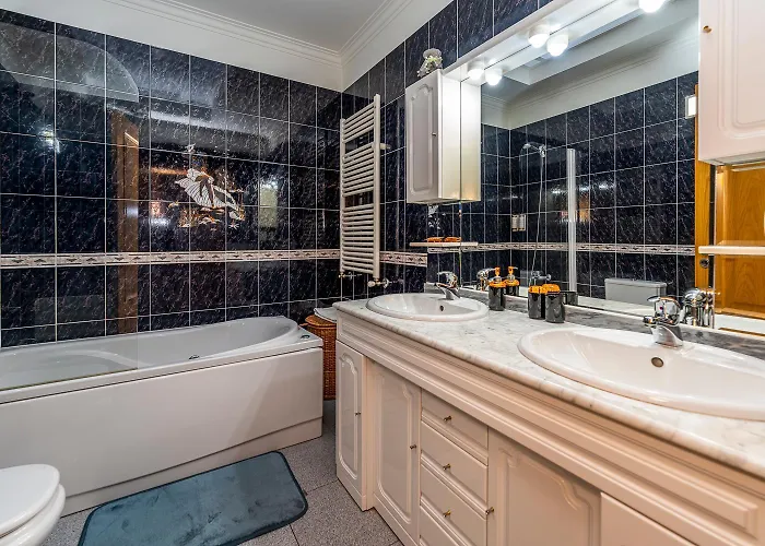 Family House In Amorosa, Northern Portugal 펜션 *