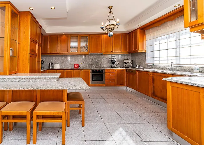 Family House In Amorosa, Northern Portugal